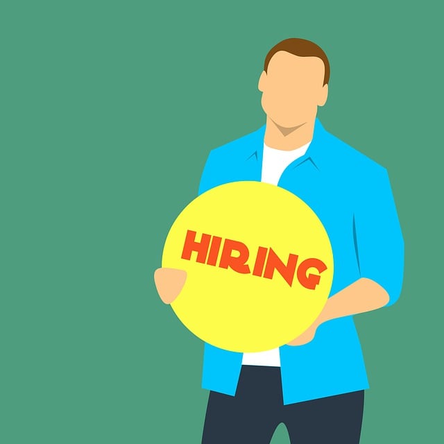 Hiring이라고 적힌 종이를 들고 있는 사람의 모습으로, 비농업 고용지표와 실업률 등 고용 관련 경제 지표를 상징