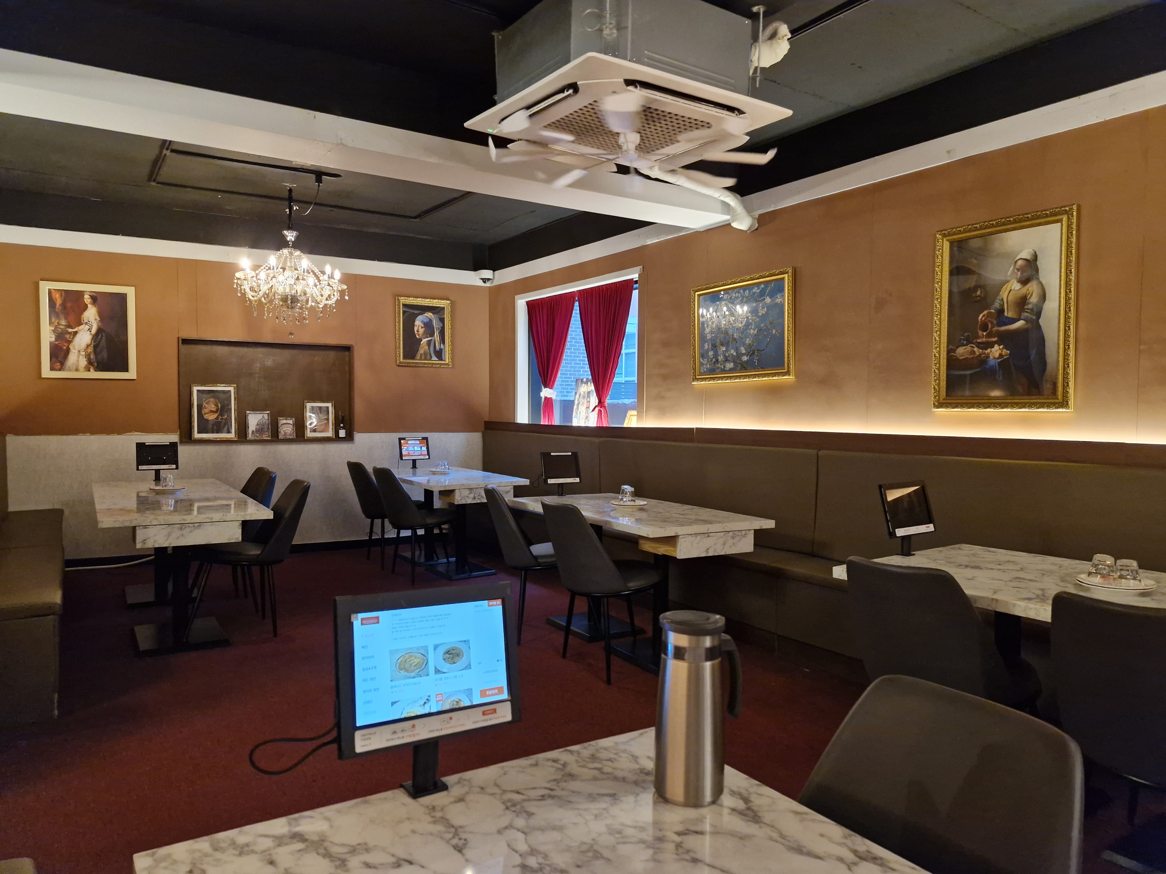 더 유로피안 식당내부