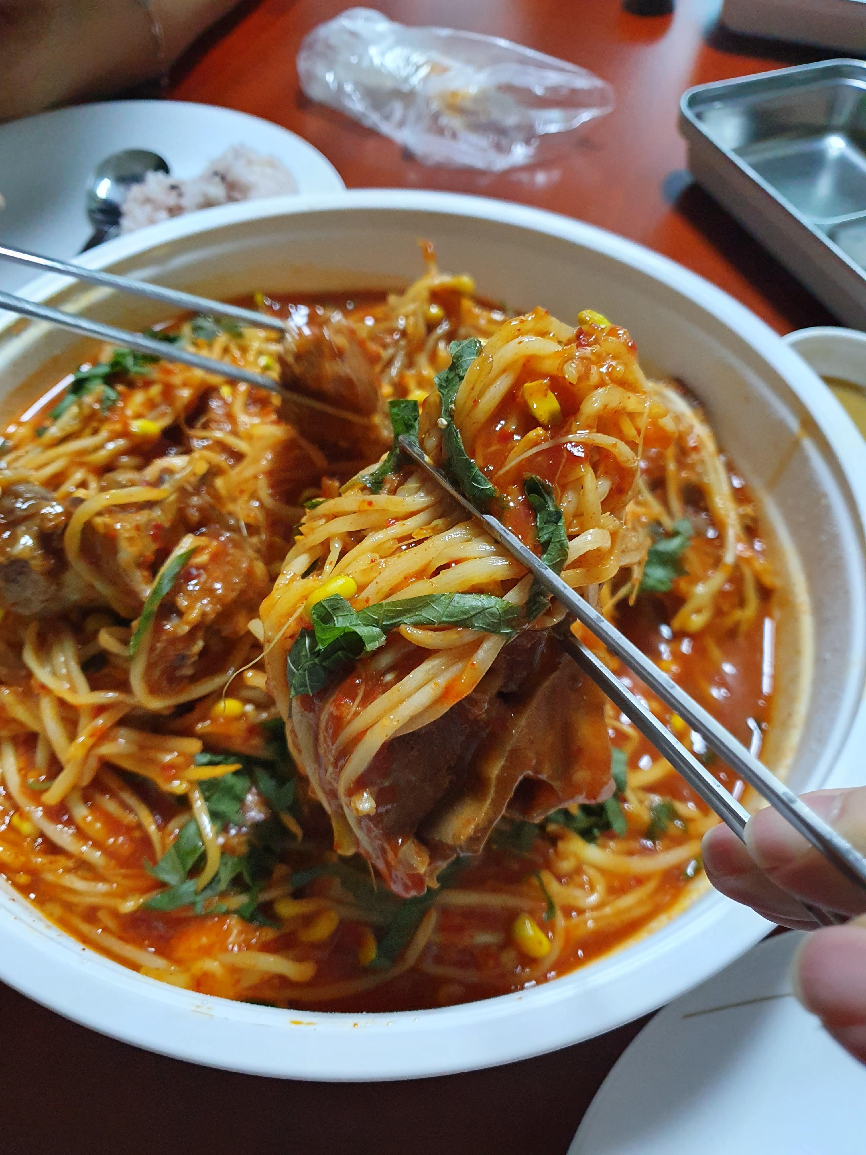 원내동 맛나감자탕 뼈찜 실한 뼈고기