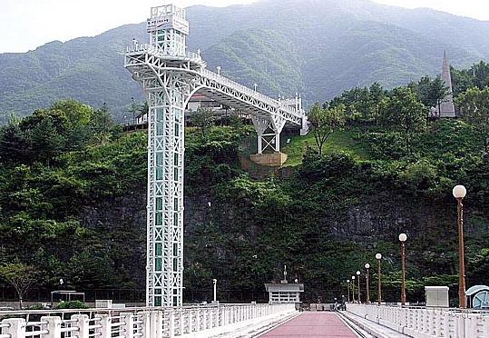 충주댐 전망대, 출처: 충북인 뉴스