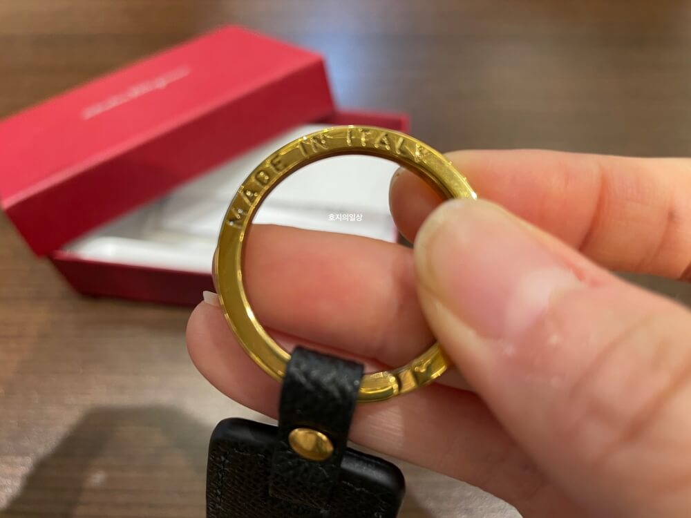 페라가모 간치니 명품 키 홀더 - 상품 고리 모습