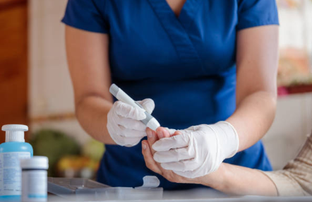 정기적인 혈당 검사하는 건강관리