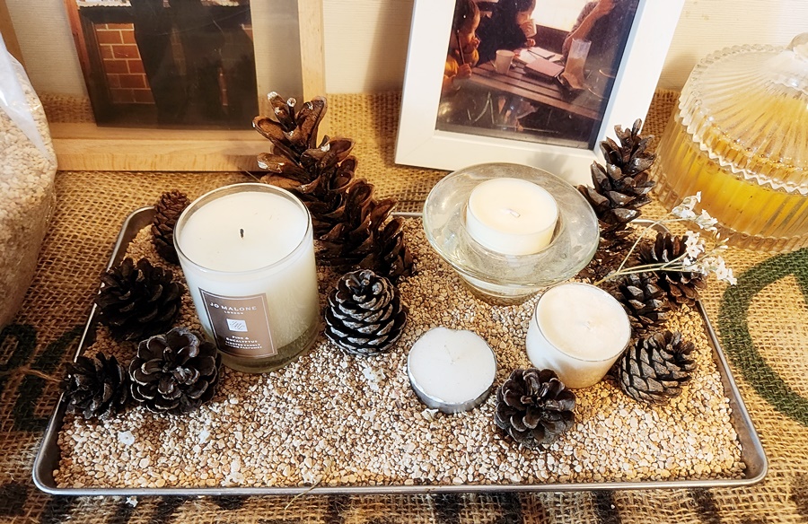 솔방울과 양초 장식하기