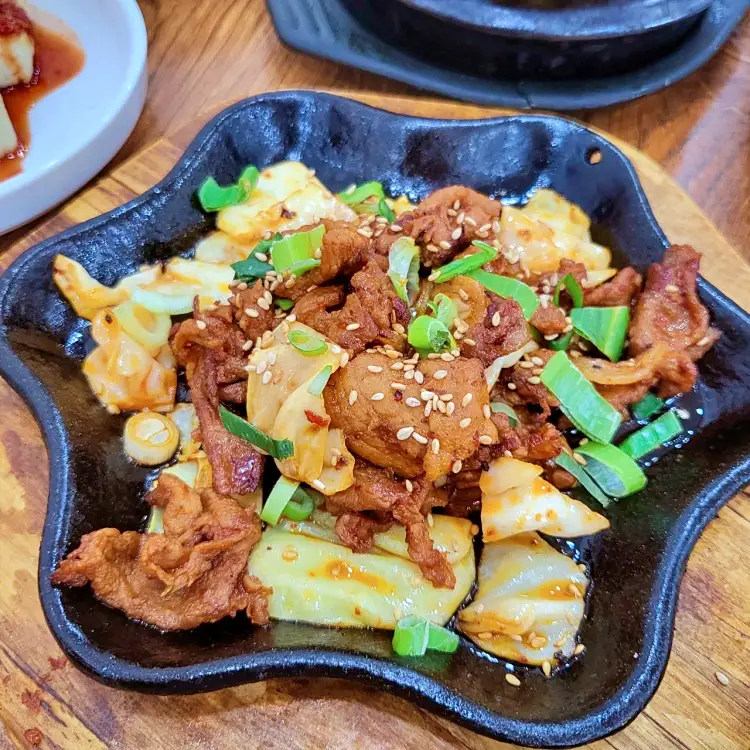 투데이 맛있는 메뉴 밥이보약 건강밥상 연잎밥에 흑돼지 제육볶음 쌈밥 맛있는 식당 추천 부산 장전동 부산대역 맛집