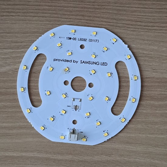 LED 모듈이 놓여 있습니다.
