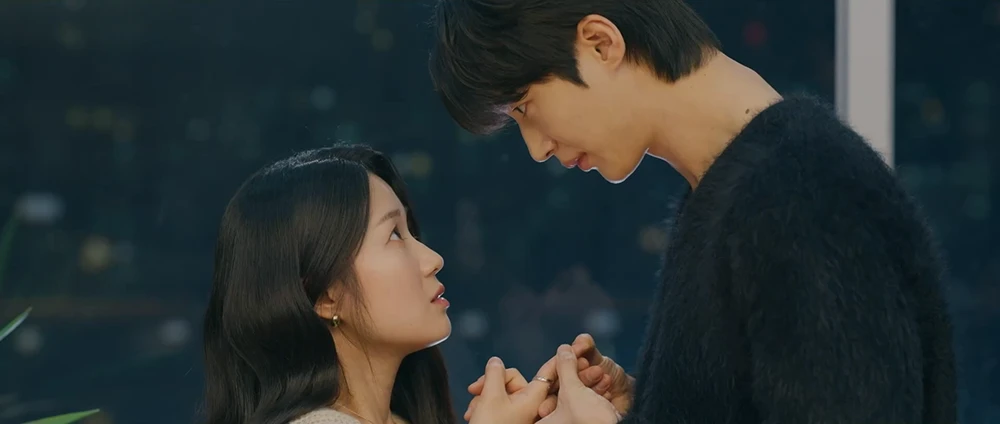 선인장에-찔린-솔이-손-봐주는-선재