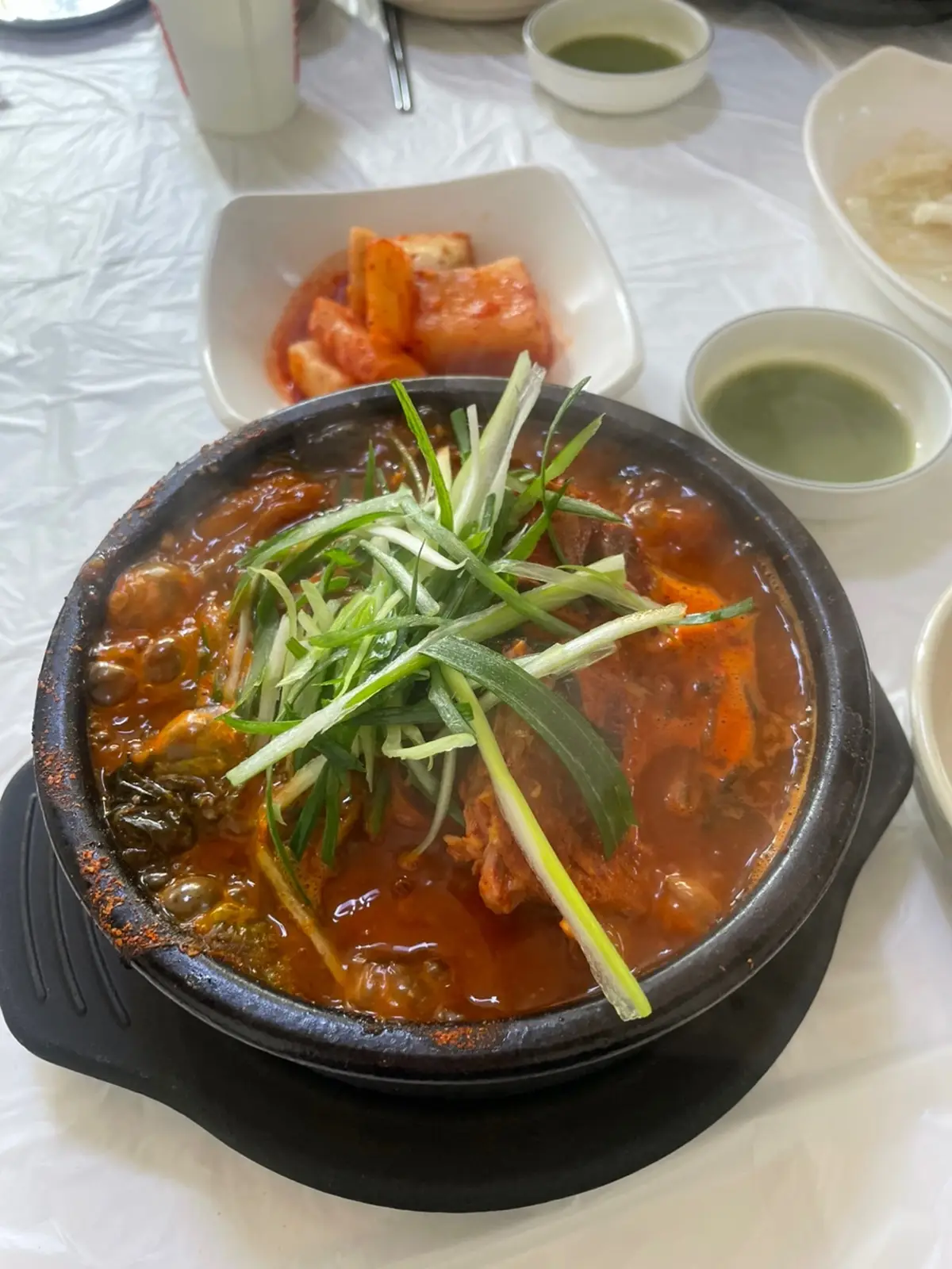 성환뚝배기-뼈해장국-살짝매운맛
