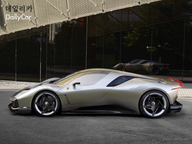 &ldquo;세상에 오직 단 한 대&rdquo; 페라리, 원오프 모델 &lsquo;KC23&rsquo;..특징은?