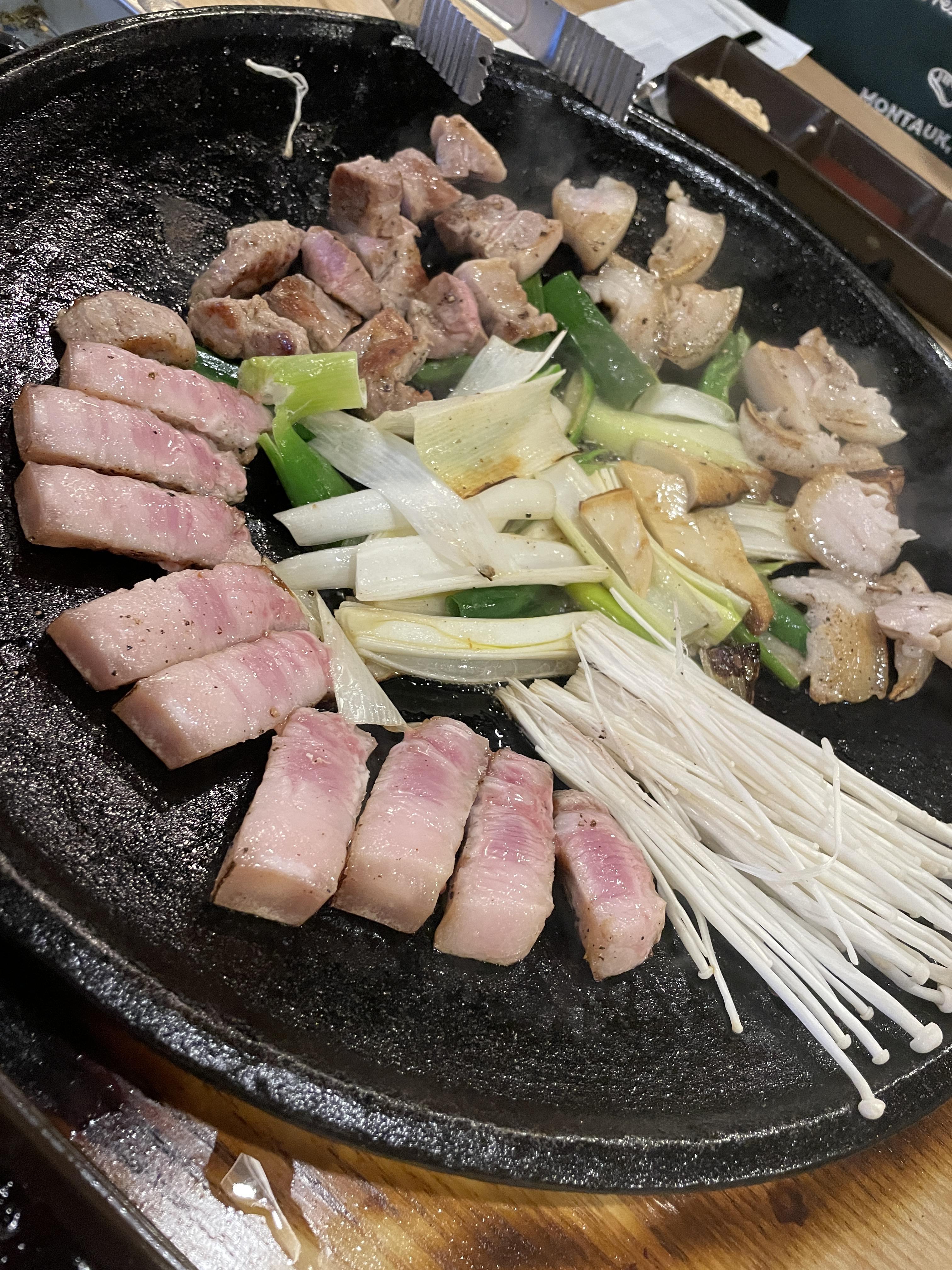 성수옥아궁지 고기 다 구운 모습