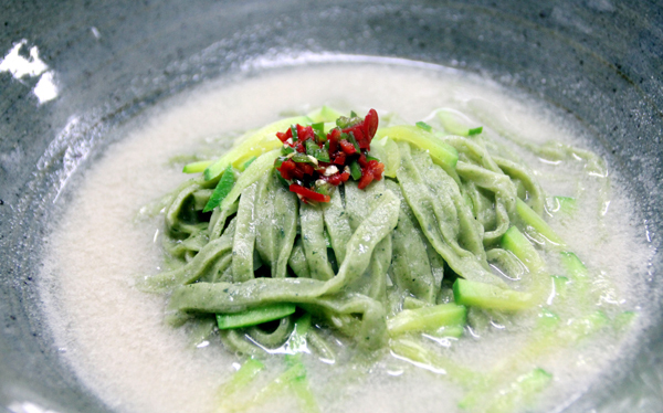 쑥칼국수