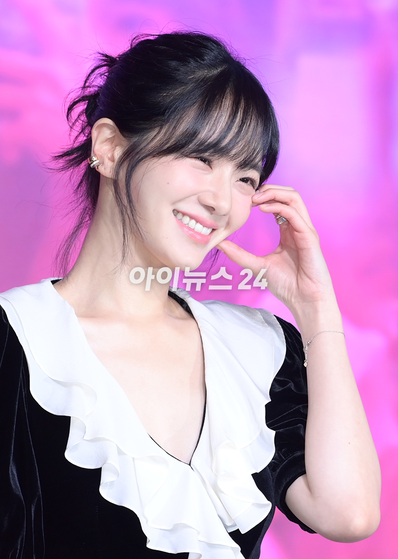 배우 박규영이 26일 오전 서울 마포구 마포동 호텔 나루 서울 엠갤러리에서 열린 넷플릭스(Netflix) 새 시리즈 '셀러브리티' 제작발표회에 참석하고 있다. [사진=정소희 기자]