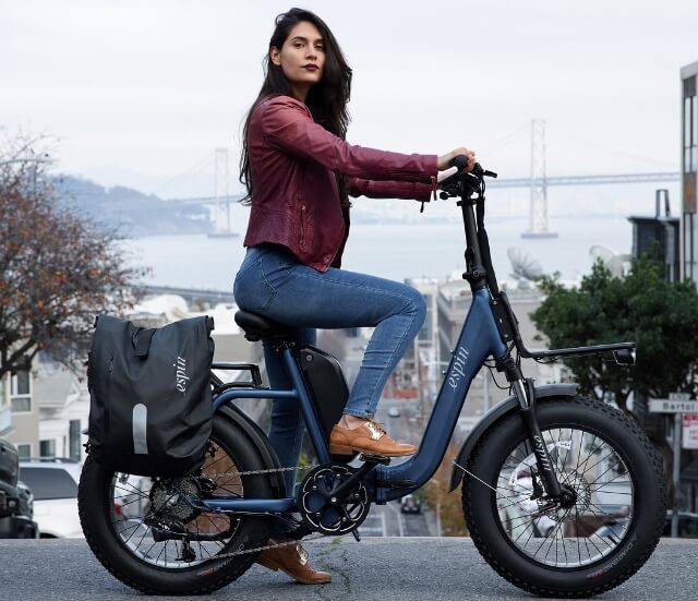 전기자전거로 교통 체증을 피하자.