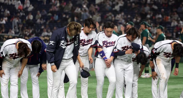 인사하는 한국야구 대표팀