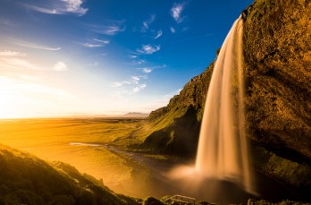 폭포가 많은 아이슬란드의 폭포사진