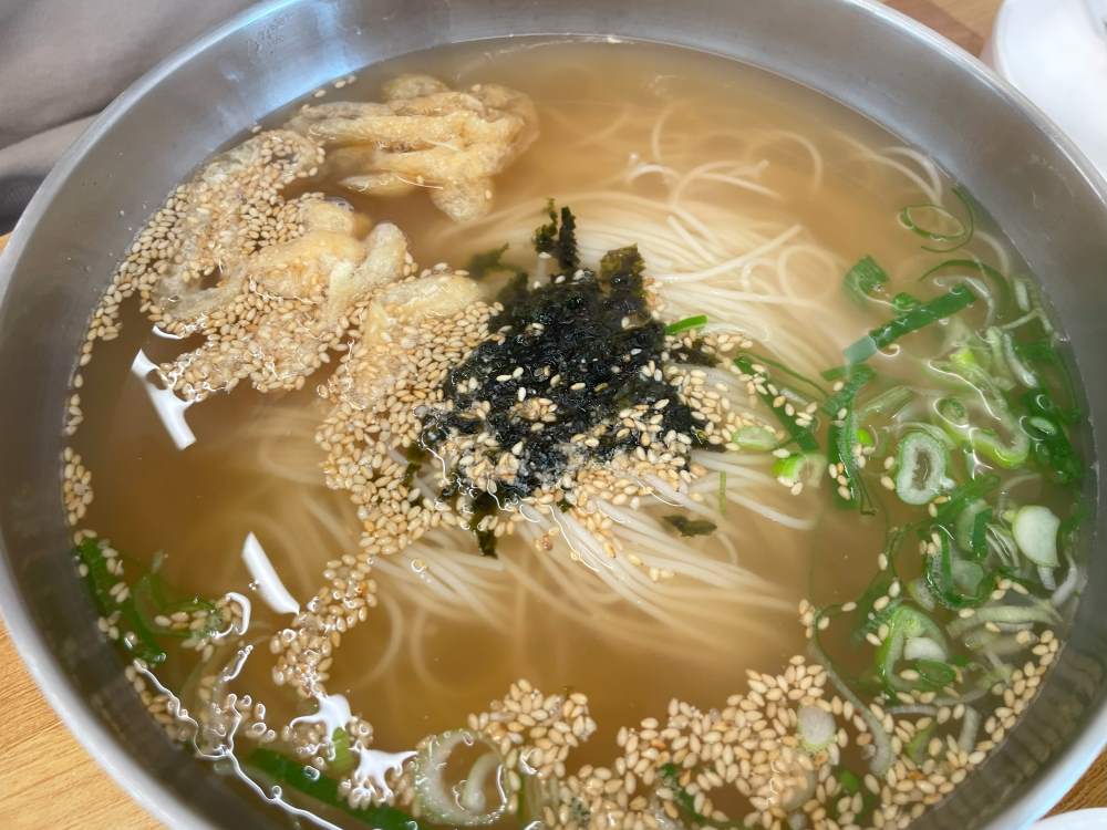 제주-도민만-아는-맛집-능소-비빔국수