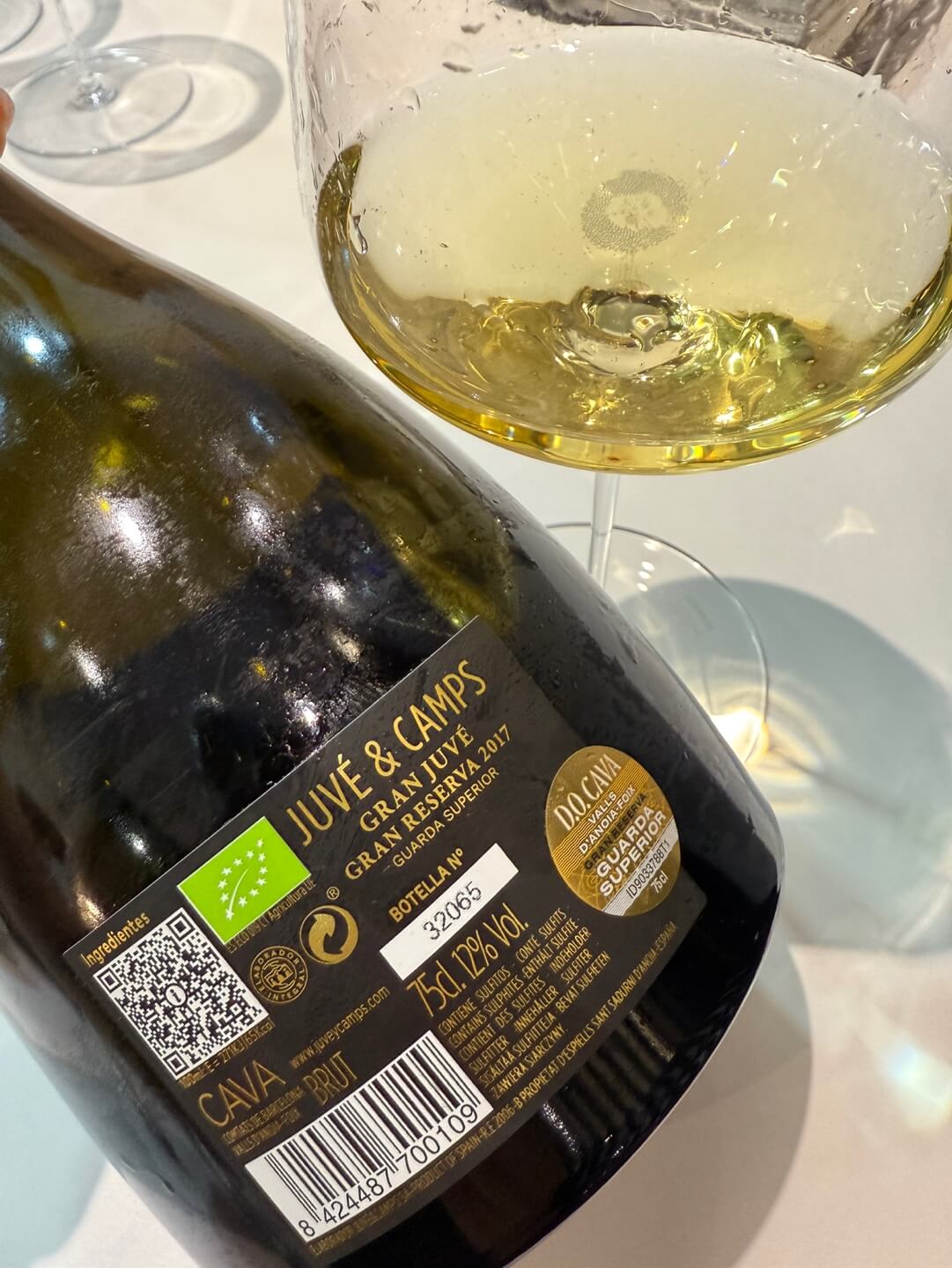 Juvé & Camps Gran Juvé Gran Reserva Cava Brut 2017, Penedès, Spain๏ฝํ๋ฒ ์ด ๊นํ์ค ๊ทธ๋ ํ๋ฒ ๊ทธ๋ ๋ ์ ๋ฅด๋ฐ ๊น๋ฐ ๋ธ๋คผ 2017