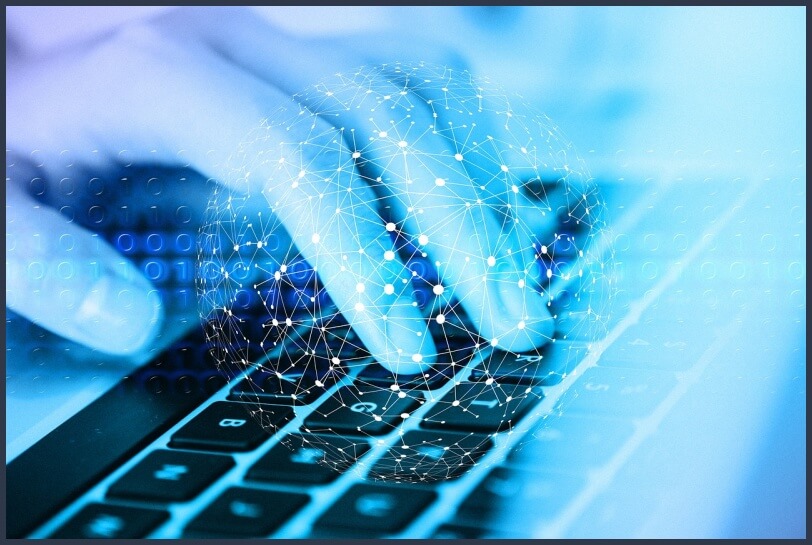 키보드 치는 손