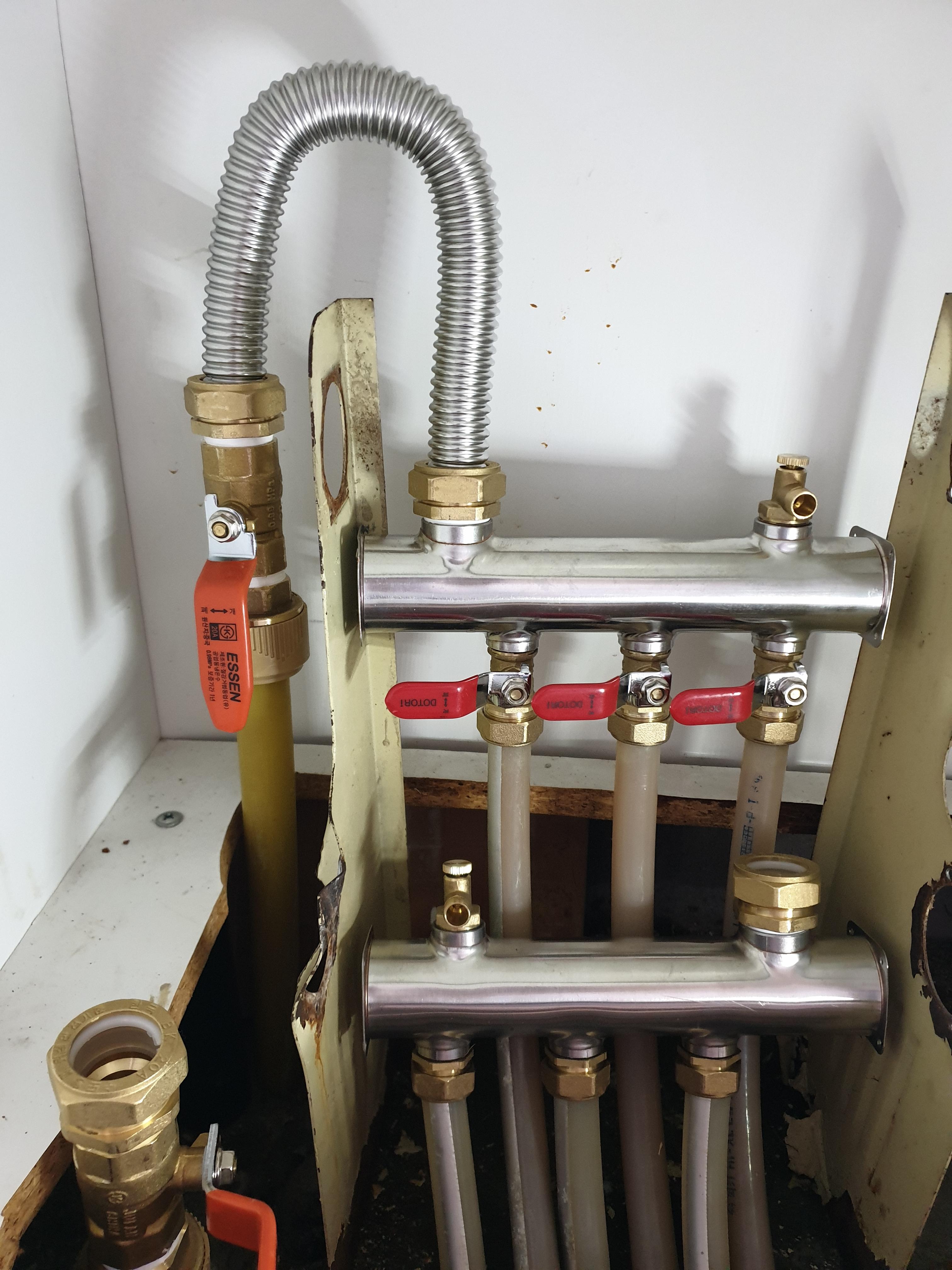 분배기 상바에 주름관 연결