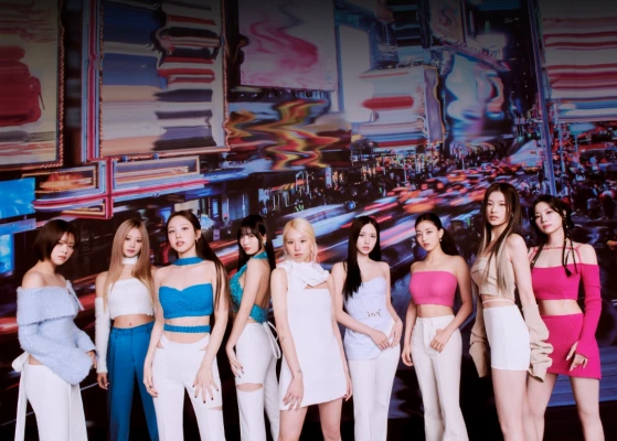 서서-포즈-취하고있는-9명의-트와이스-멤버