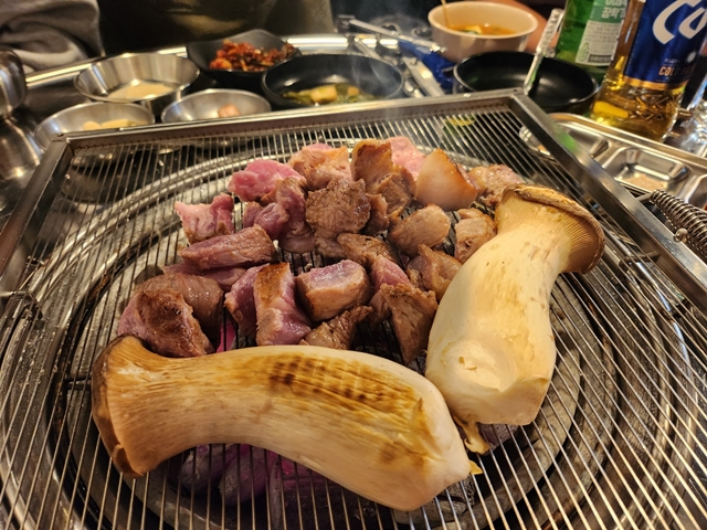 먹기좋게 자른 금목살