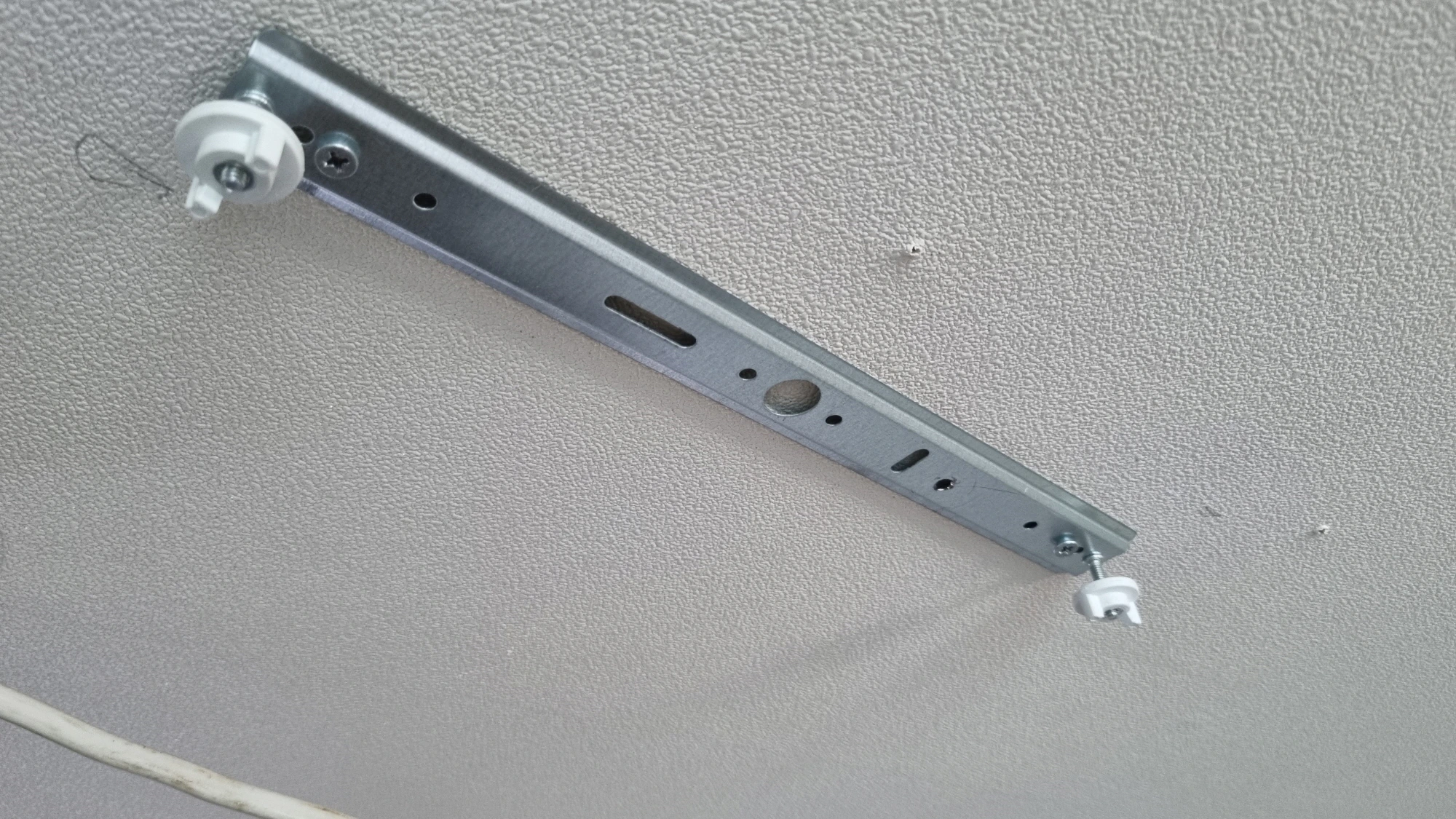 LED 전등 브래킷 모습