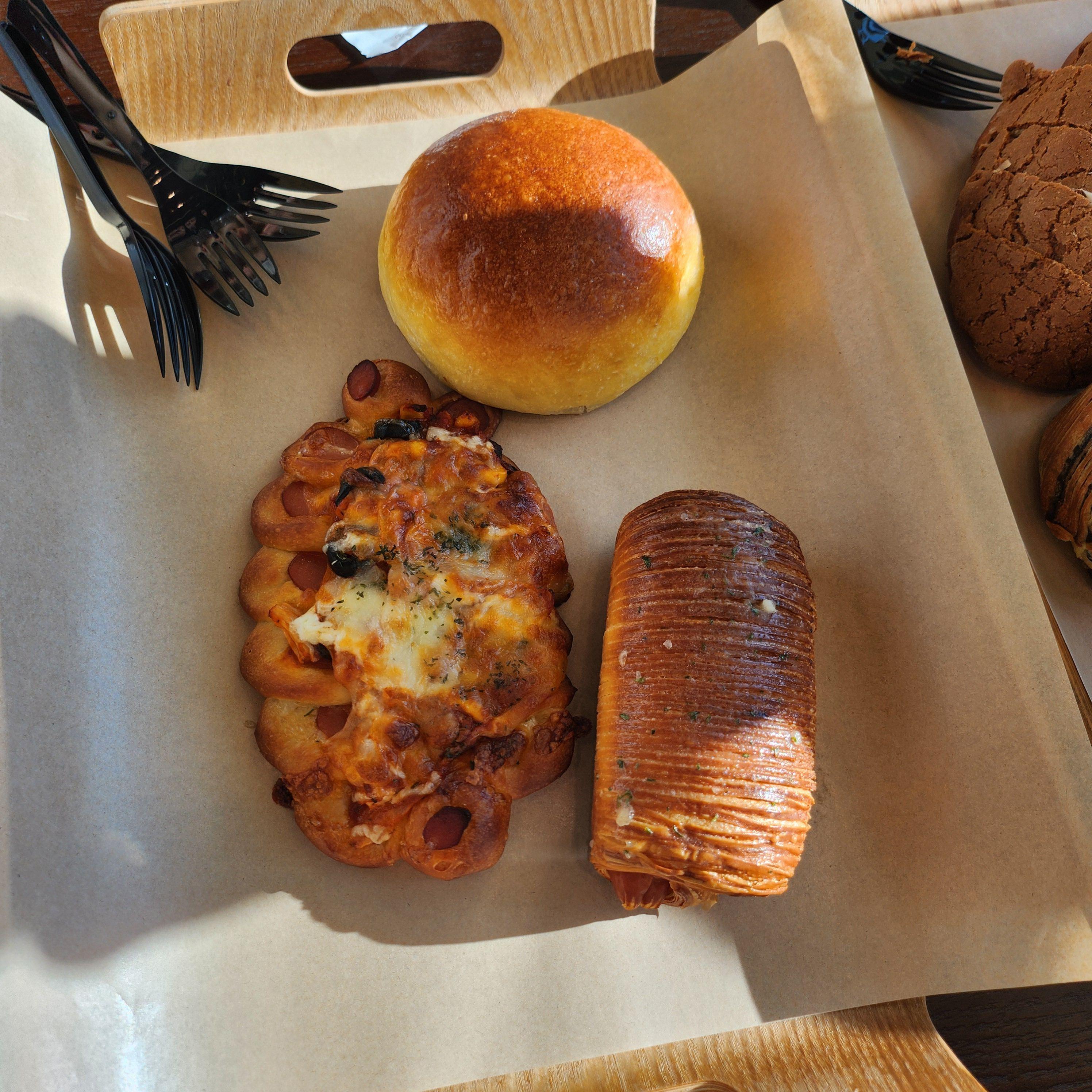 더엠브로시아-빵