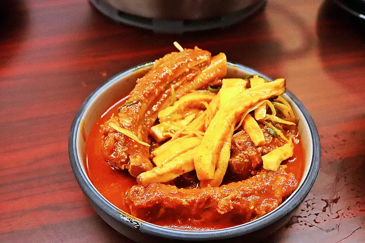 하루 200인분 완판! MZ 취향 저격 건대입구 맛집 추천 생방송투데이 등갈비찜 오늘방송 소문의 맛집