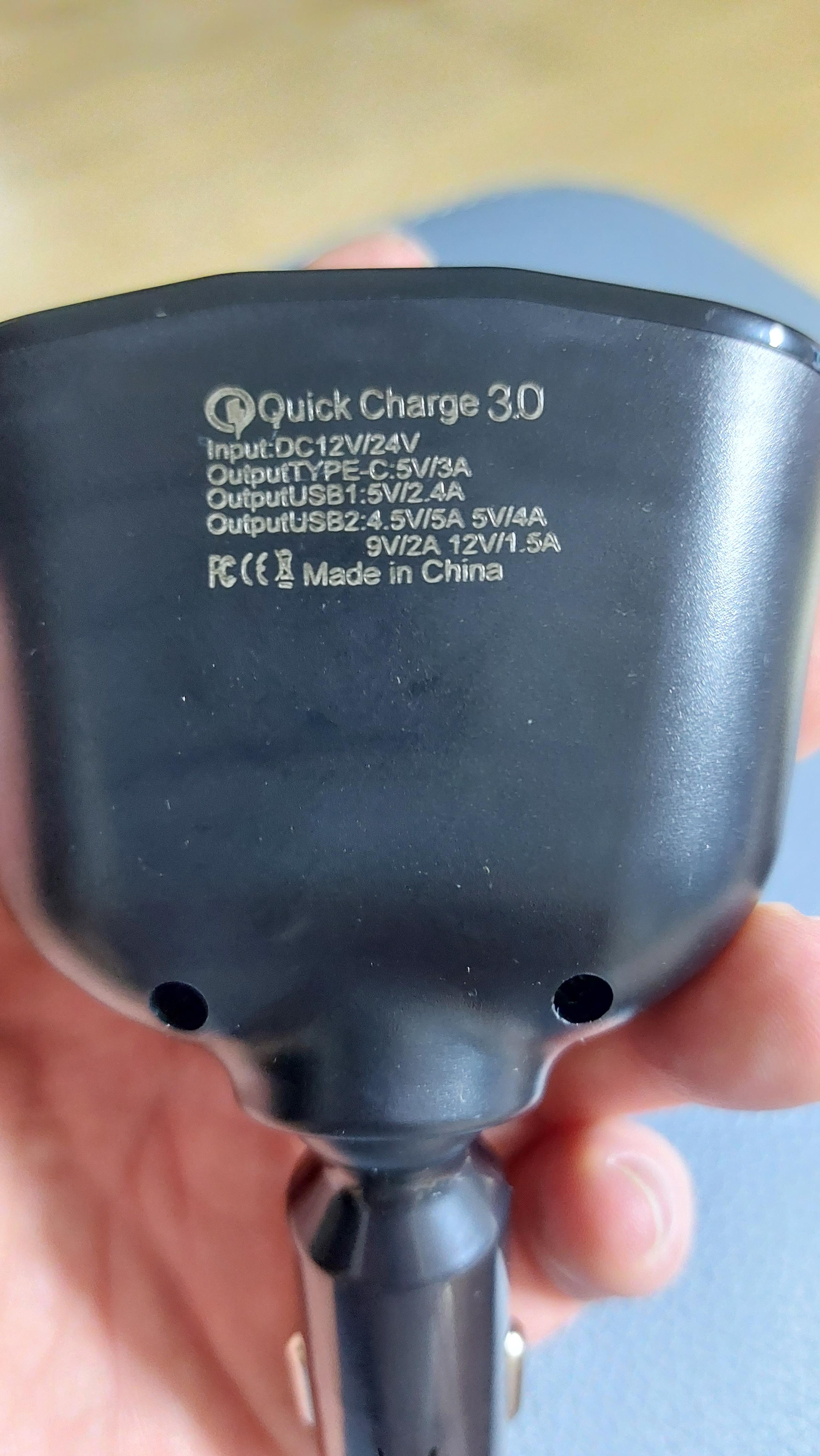 차량용 시거잭 충전기 충전전력 표시