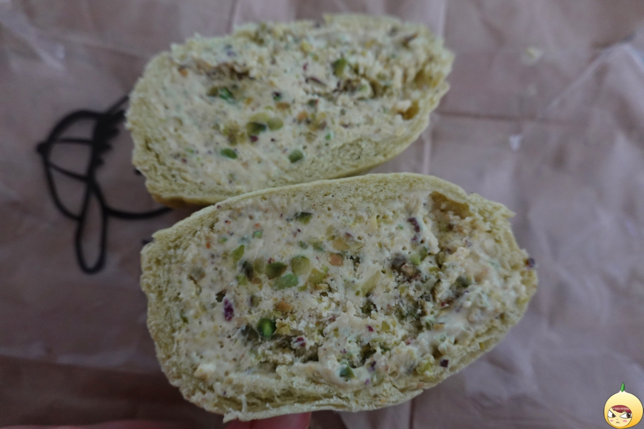 피스타치오 좋아해 크림빵 단면