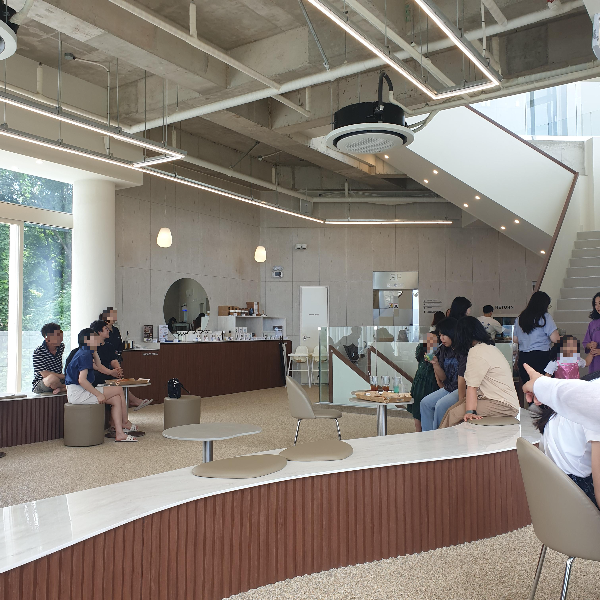 여수 카페 투어: 뷰카페 모이핀 오션(MOIFIN OCEAN) 소개_3층 실내