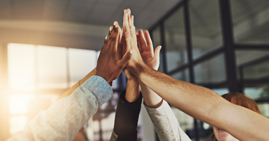 셀프 하이파이브