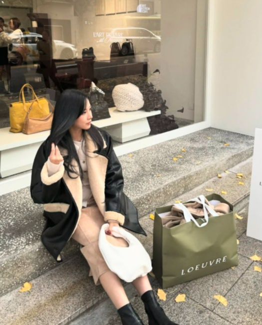 나는 솔로 22기 옥순 루에브르 무스탕 착용