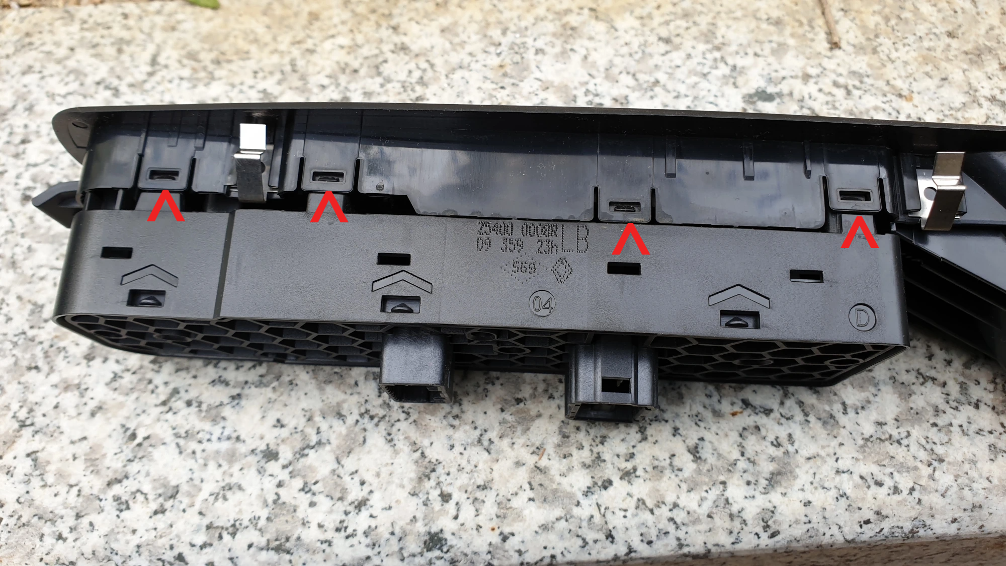 고정 걸쇠 위치