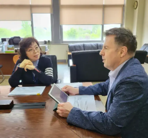 로버트할리-사진