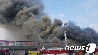 화재 확산, 그리고 고물상과 공장 5개 동 피해