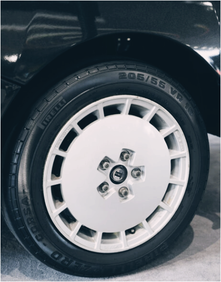 란치아-델타-S4-스트라달레-피렐리-타이어2