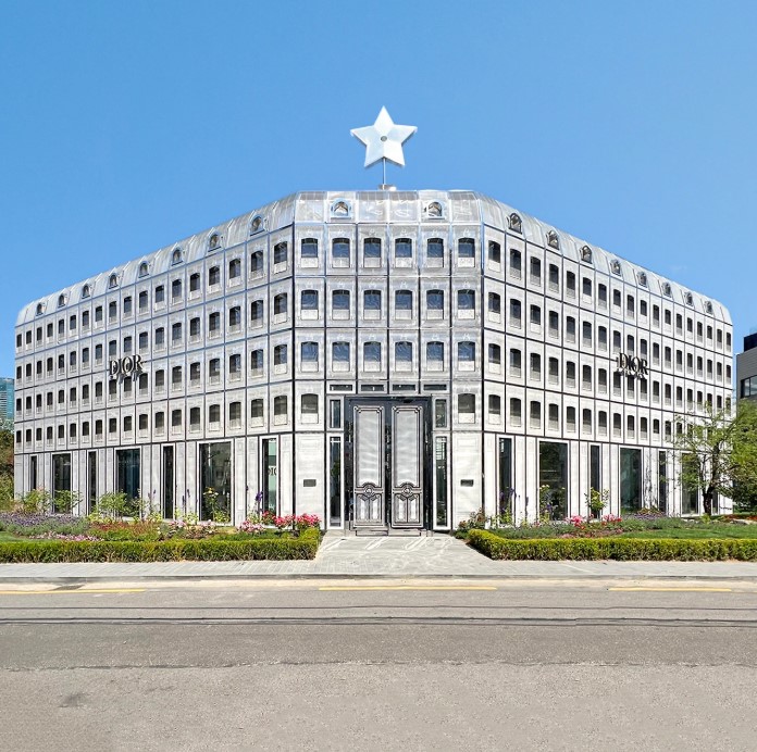 성수동의 상징 같은 존재, 디올 성수