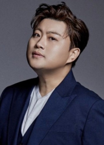 가수 김호중 목발짚고 등장 충격적인 검찰 구형