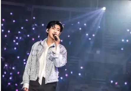  임영웅 &amp;#39;아임 히어로 더 파이널&amp;#39; 실황 공연 