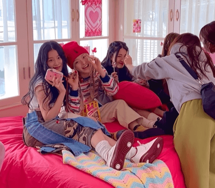 피프티 피프티 단체 사진