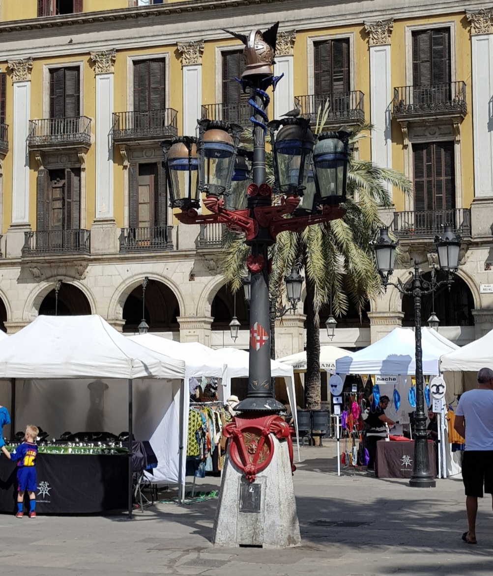 가우디-설계-가로등