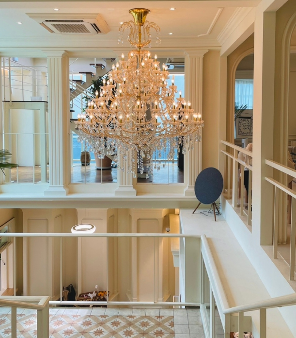 카페 무니의 멋진 샹들리에