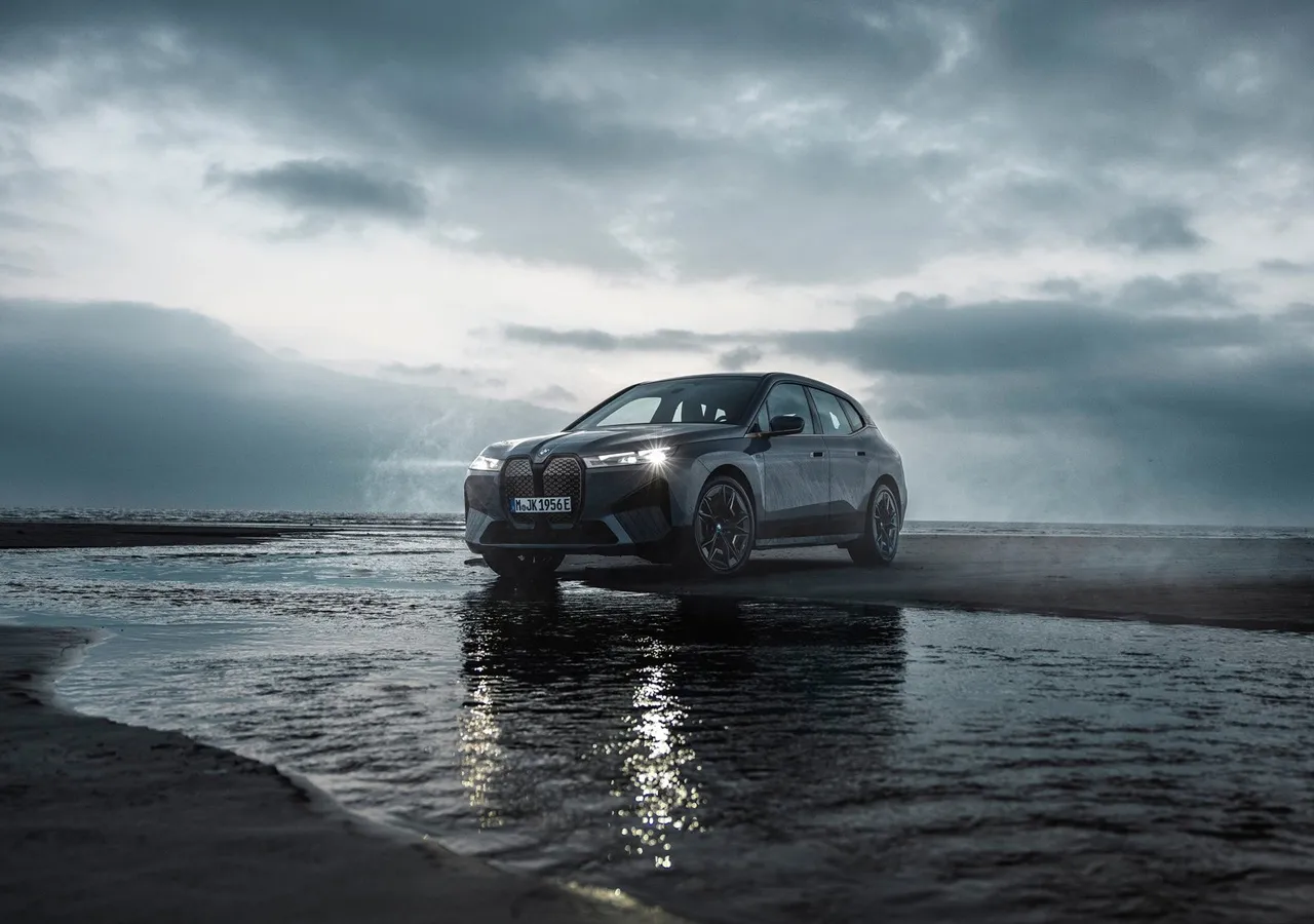 BMW IX M60 차량 이미지
