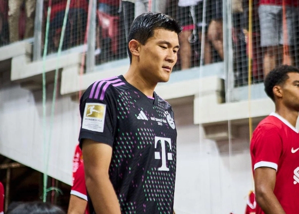 김민재 축구선수 프로필 나이 고향 학력 연봉 가족 와이프