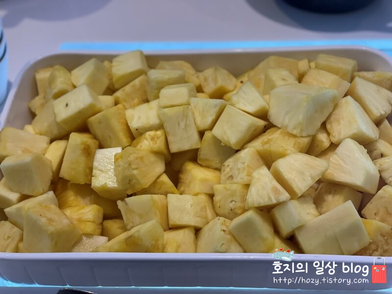 코트야드 메리어트 수원 조식뷔페_과일 파인애플