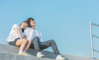 연애가 노화를 늦춘다고? 사랑이 몸과 마음을 젊게 만드는 과학적 이유