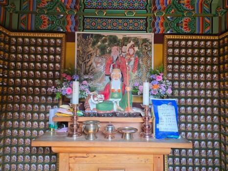 화성 만의사 : 천년 고찰의 숨결과 산사의 고요함을 간직한 수행 도량