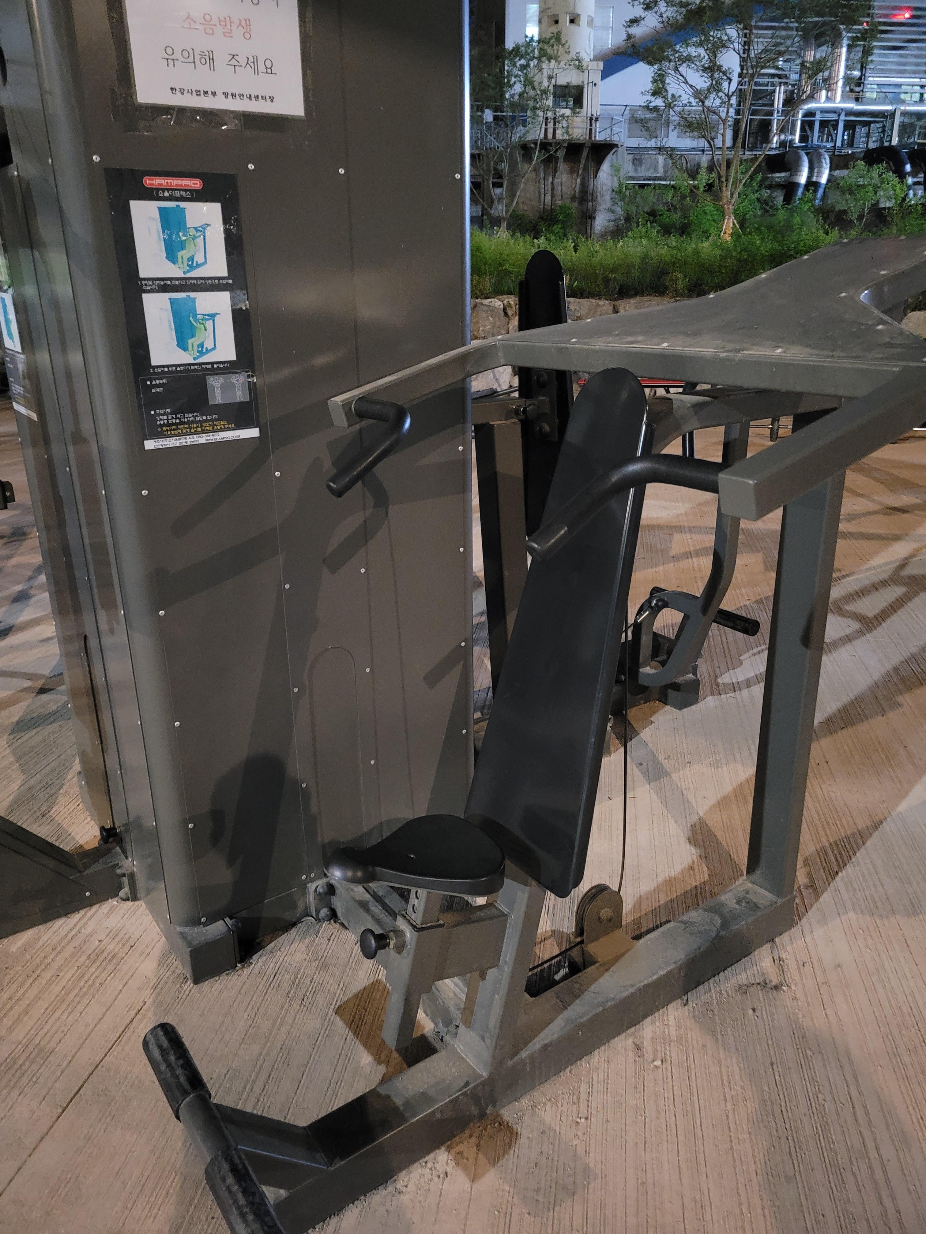 망원한강공원 야외 헬스장