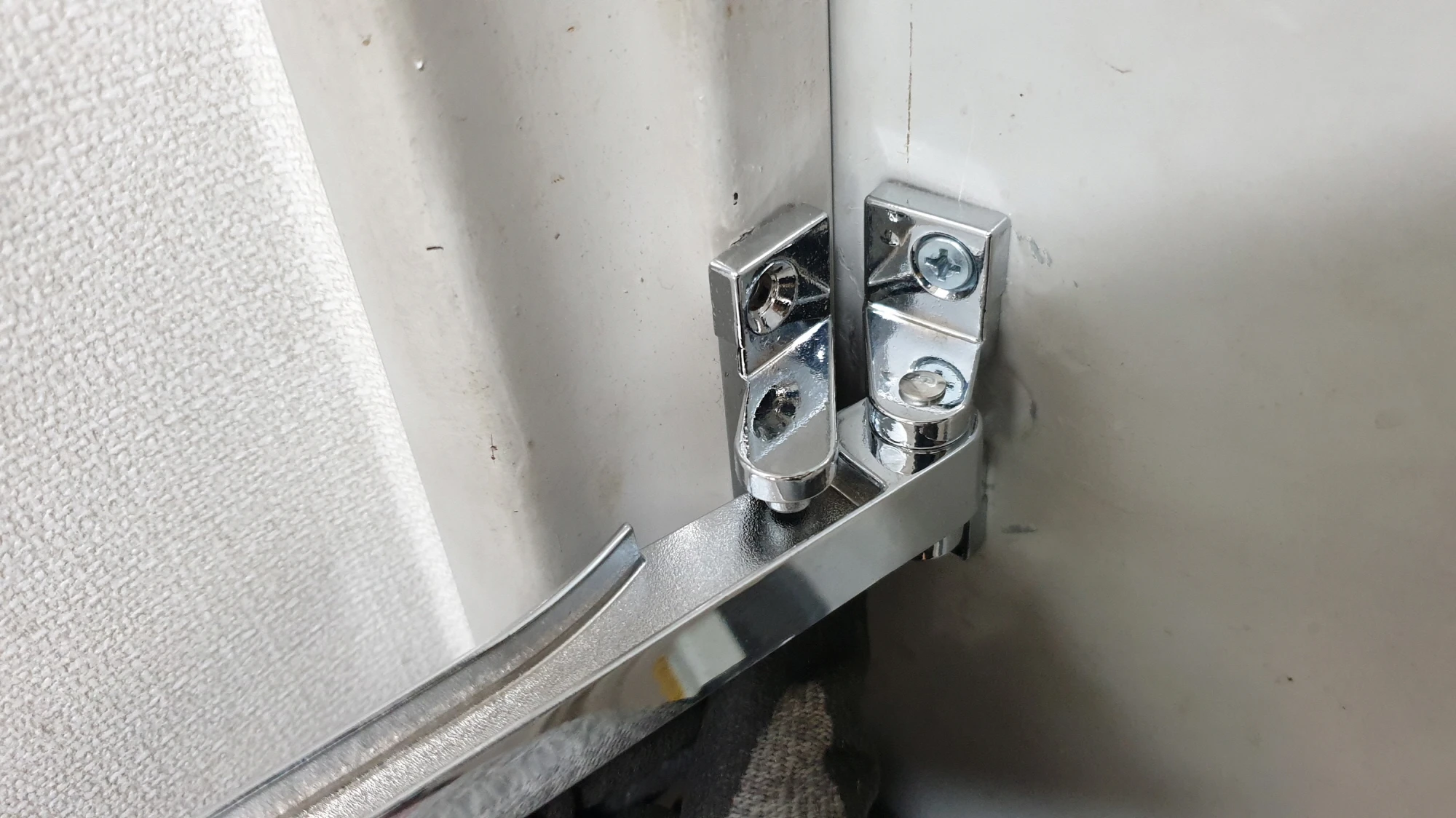 안전고리 설치 구멍