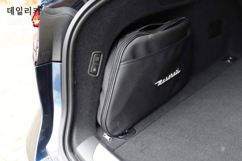 마세라티 르반떼 모데나 S